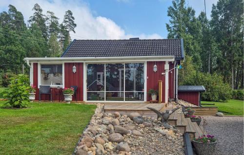 Bettna House | Lovely Home In Bettna With Kitchen
