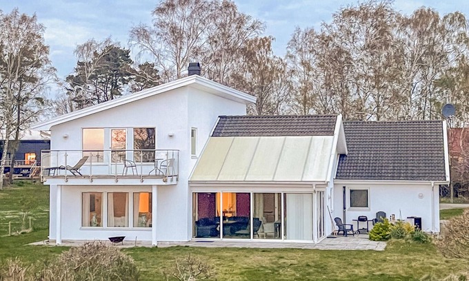 Nybrostrand House | Lovely home in Nybrostrand with kitchen