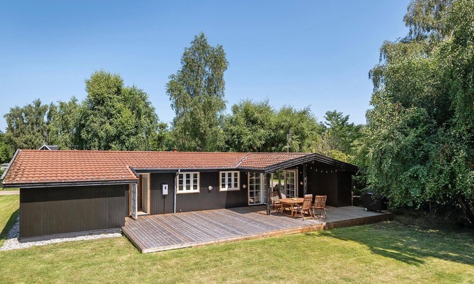 Klint House | Lovely home in Nykøbing Sj with kitchen