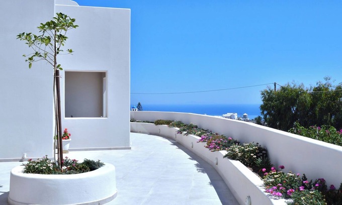 Fira Hotel | Lovely Hot-L