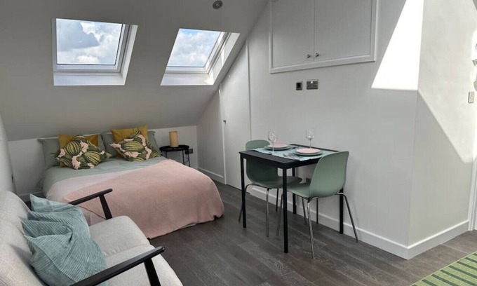 Camberwell Apartment | Lovely new studio flat