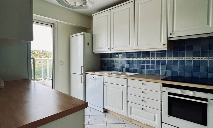 Mandelieu-La-Napoule Apartment | Lovely spacious nest with pool