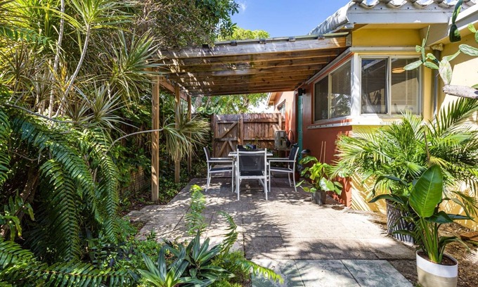Lake Ridge Apartment | Lovely Studio With Great Location Free Parking