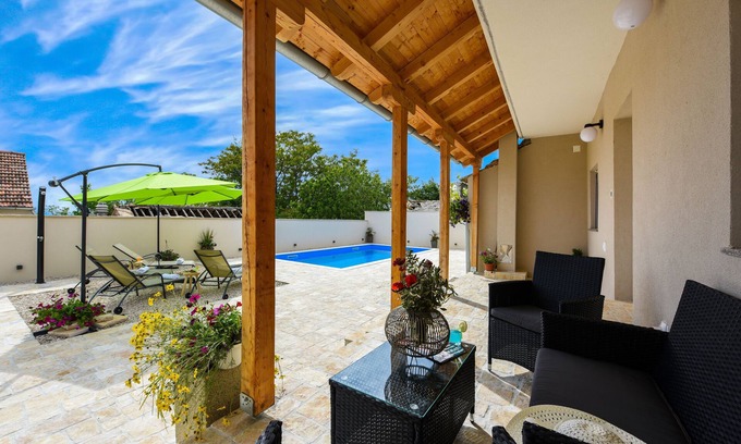 Benkovac Villa | Lovely villa Mandarin, private pool, 2 bedrooms, large garden, national parks