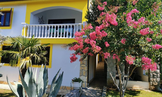 Klanfari Apartment | Lovingly furnished vacation apartment in Croatia with sea view - AP2