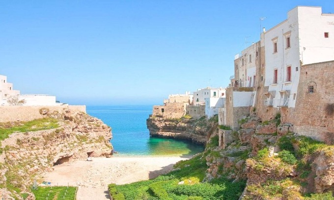Marina di Ostuni Apartment | Low Cost Orange Studio Apartment, Kitchen Air Conditioning :Beach Holiday Apulia