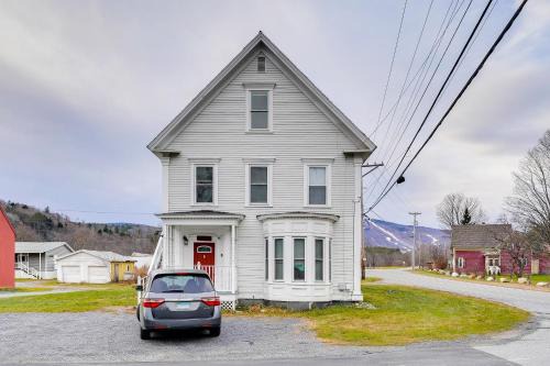 Ludlow House | Ludlow Townhome 3 Mi to Okemo Mountain!