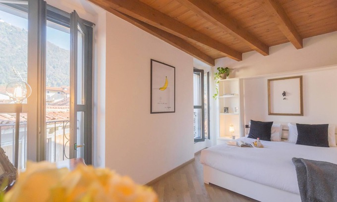Como City Centre Apartment | Luini 7 in Como With 2 Bedrooms and 1 Bathrooms