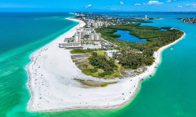 Siesta Key Village Condo | Lulu's Key House Loggerhead 2/2 Upstairs