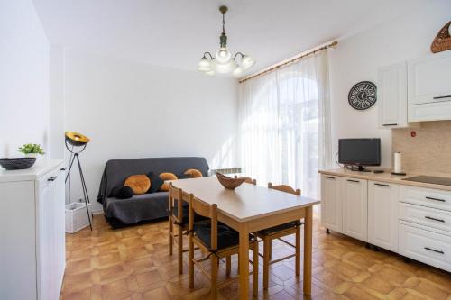 San Bartolomeo al Mare Apartment | Luminoso appartamento con ampia terrazza