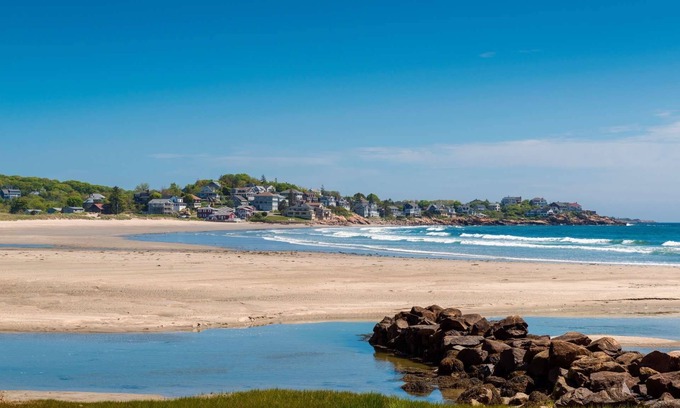 Newburyport House | Luney Dunes Penthouse: 1 Dog ok, Ocean View, Deck, Spa Bath, Jetted Tub, Walk to Neighborhood Beach