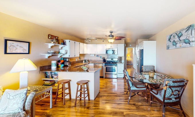 Ualapue Condo | Lush and Beautiful Condo on East Side w/Shared Pool/Free WiFi/Lanai/Water Views