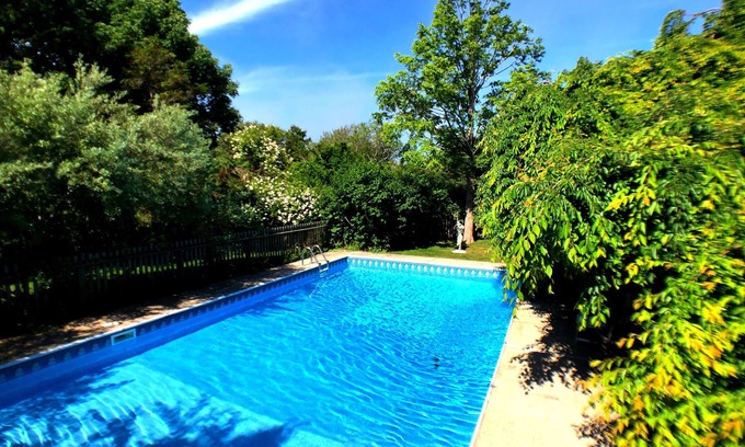 West of Town House | LUSH SPACIOUS OASIS & PRIVATE POOL!