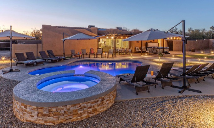 North Scottsdale House | LUX: King Beds & TVs ALL BRs, Pool Table, Pkball Ct & Paddles, POOL, Spa, Putt Green, Fire Pit