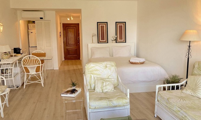 Estoril Apartment | Lux Studio steps to the beach facing Estoril Casino Gardens