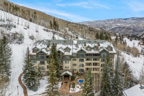 Beaver Creek Apartment | Luxe 2BR Beaver Creek Retreat - Balcony Views & Ski-In & Ski-Out Access