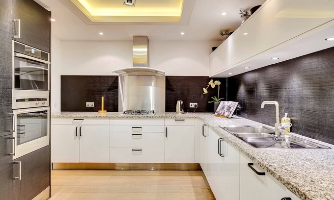 Brompton & Hans Town House | Luxe 4-bed Mews Home - 10 min to Harrods