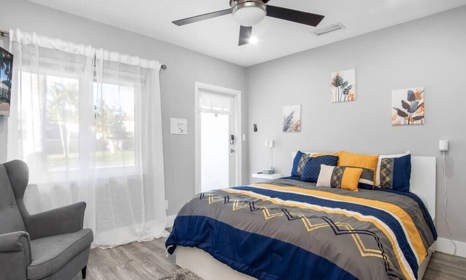 Poinsettia Heights Apartment | Luxe Crash Pad Near FTL Beach