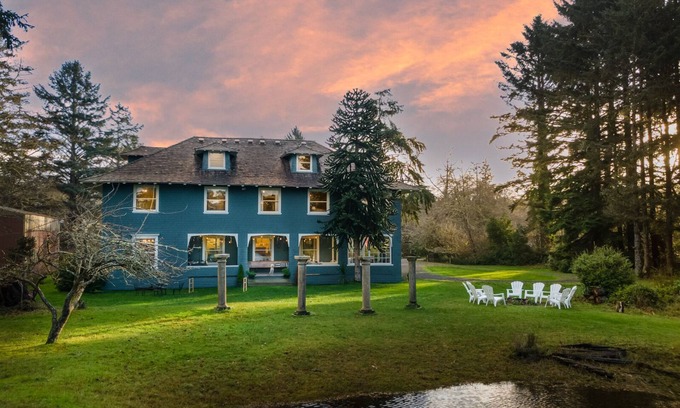 Seaview Villa | Luxe Mansion by the Sea, 6BR, Dining 14+