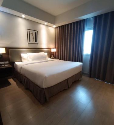 Bonifacio Global City Apartment | Luxe Suite Stays at Bonifacio Civic Center Tower