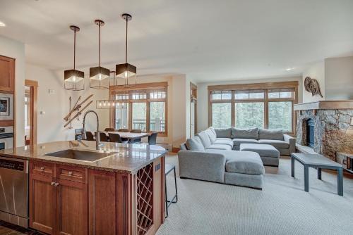River Run Apartment | Luxurious 3 BR in River Run Village with Ski-In Out condo