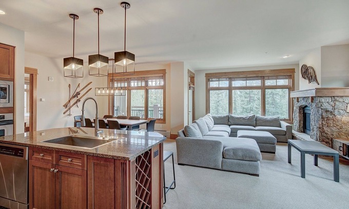 River Run Condo | Luxurious 3 BR in River Run Village with Ski-In Out, No Cleaning fee by RedAwning