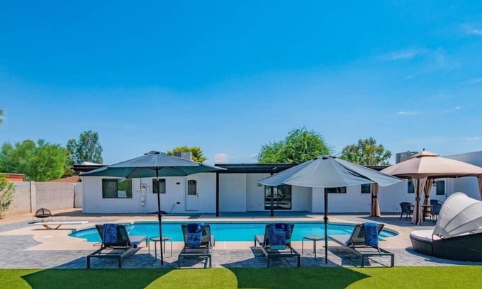 Rancho Saguaro House | Luxurious 4 Bedroom with Resort-Like Pool Area & Many Outdoor Activities! by RedAwning