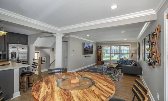 Northeast South Bend House | Luxurious 4-Bedroom House, 10-minute walk to Notre Dame