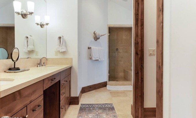 Edwards House | Luxurious 6BR 7BA Beaver Creek Home - Sleeps 14. Steps to Arrowhead Lift.