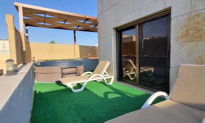 Amman Apartment | Luxurious Amman Apartment With Private Pool and Modern Amenities