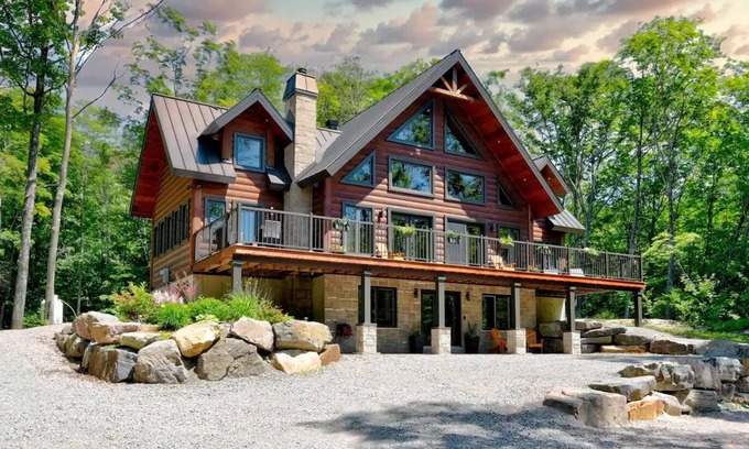 Saint-Calixte Ski Chalet | Luxurious chalet featuring a jacuzzi, pool, small lake, sauna and pool table.