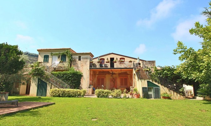 Fitili Villa | Luxurious Mansion in Parghelia near Sea
