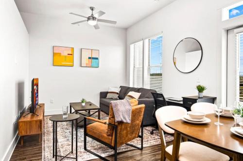 West Oak Hill Apartment | Luxurious New Unit 1Bd1Ba Pool Golf Sim