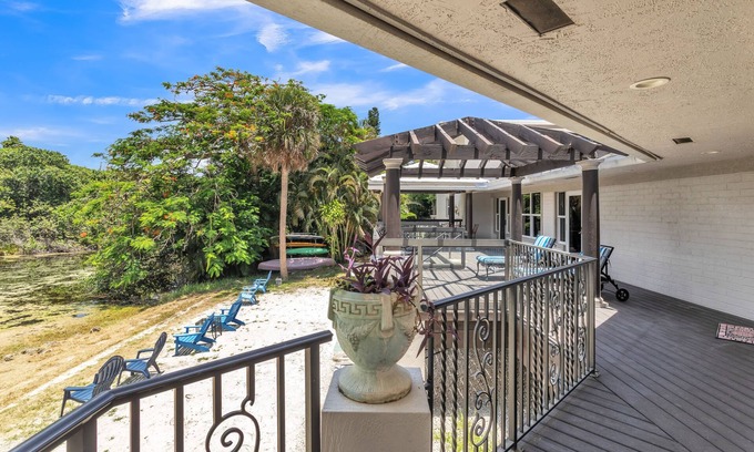 Birch Park Finger Streets House | Luxurious Oasis in Fort Lauderdale's Heart by RedAwning