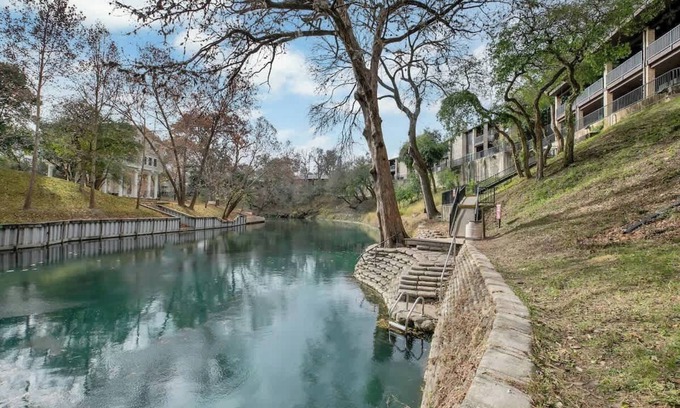 New Braunfels Condo | Luxurious Riverfront Condo Just 1 Blk to Schlitterbahn!