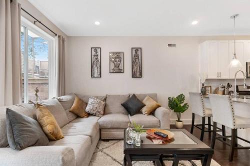 Point Breeze House | Luxurious & Spacious 3Bed/3Bath with Outdoor Patio