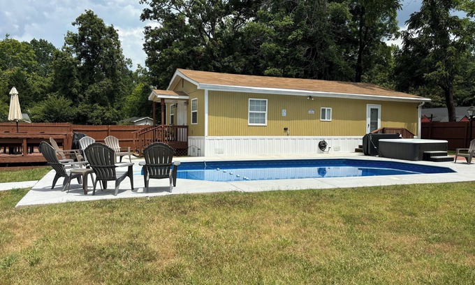 Durham Apartment | Luxurious Studio w/Kitchenette Shared Pool & Spa