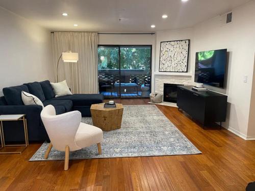Camelback East Apartment | Luxury 2BR in Biltmore - Gated with Garage