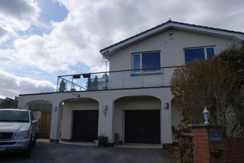 St. Michaels Bed & Breakfast | Luxury 3 bedded room with sea peeps and parking