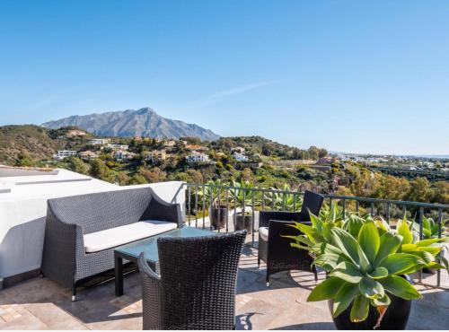Benahavis House | LUXURY 3 BEDROOM HOUSE AT LA QUINTA GOLF COURSE OCEAN and MOUNTAIN VIEW