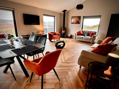 Glengrasco House | Luxury 3 Bedroom - Stag Moor House