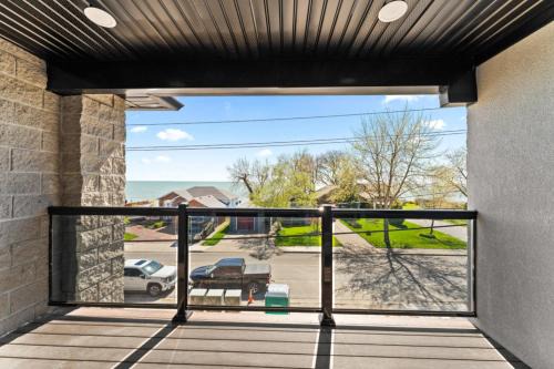 Leamington House | Luxury 3 level, 3 Bedroom 171-4 Condos with Magnificent Lakeviews