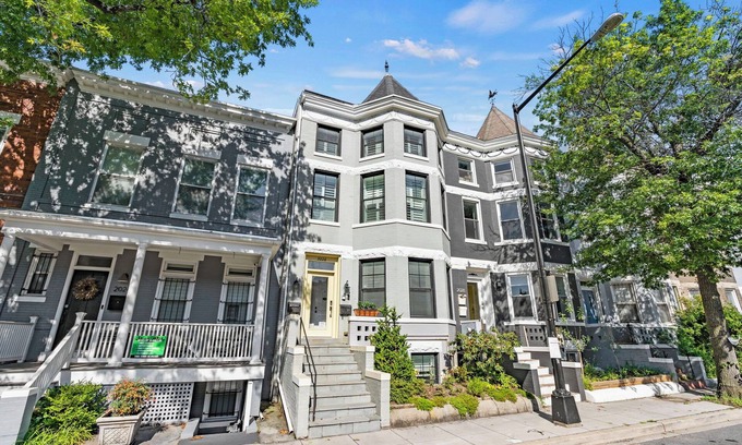 Bloomingdale Apartment | Luxury 3-level 3BR with roof deck, balcony, garage
