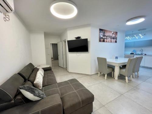 Bat Yam Apartment | Luxury 3 Rooms Apartament - NearTheSea Bat Yam