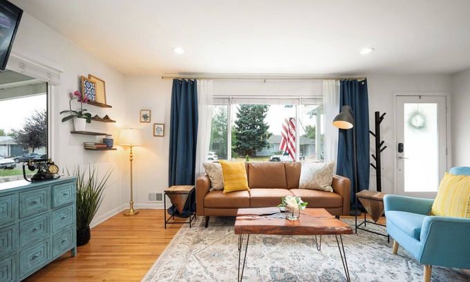 Virginia Village House | Luxury 3b/3b- Hot tub, Sauna, Personal Gym