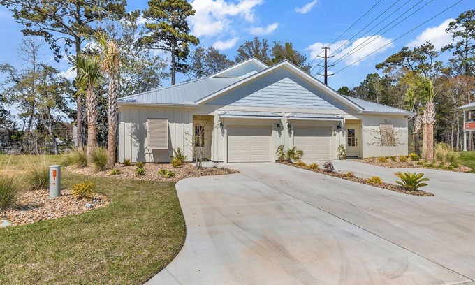 Murrells Inlet House | Luxury 3BR/2BA getaway in Murrells Inlet with Pool! Pet friendly, fenced in!