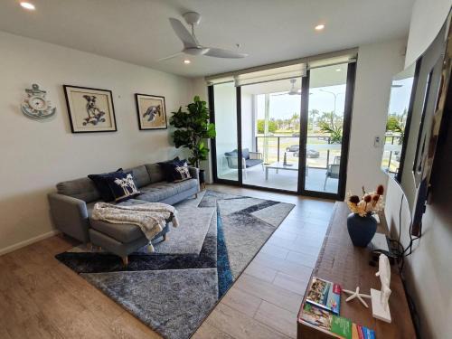 Gold Coast Apartment | Luxury 3BR, 2BA Unit with Pool & BBQ in Gold Coast