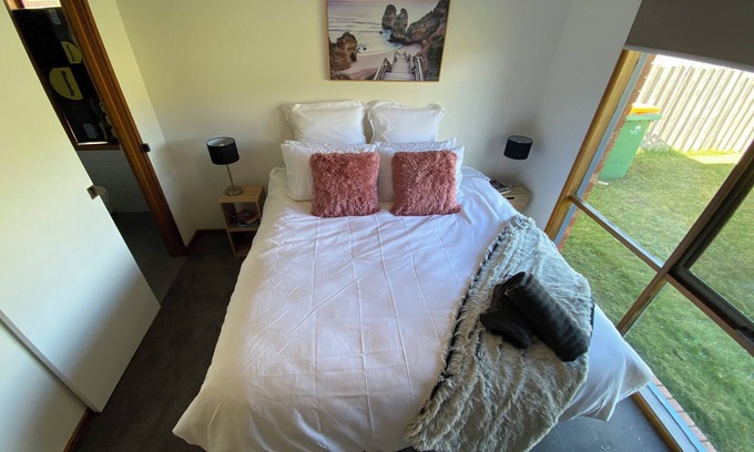 Portland House | LUXURY 4 BEDROOM KING BED SPA ARCADE WIFI NETFLIX SLEEPS 10 WITH BOAT PARKING