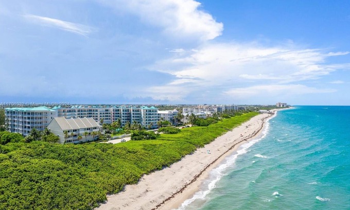 Jupiter Condo | LUXURY 4-Ensuites Beach condo in Jupiter 100 Yards to Ocean!Ocean Views!