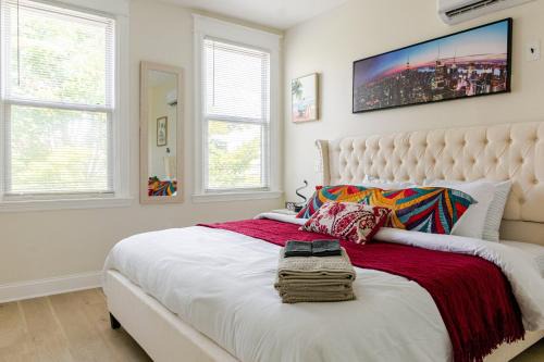 Northeast House | Luxury 5 Bedroom DC Home Near Capitol Hill with Free Parking